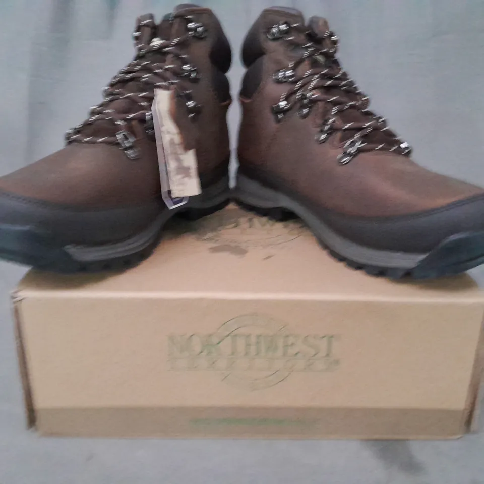 BOXED PAIR OF NORTHWEST TERRITORY PELLY ANKLE BOOTS IN DARK BROWN UK SIZE 8