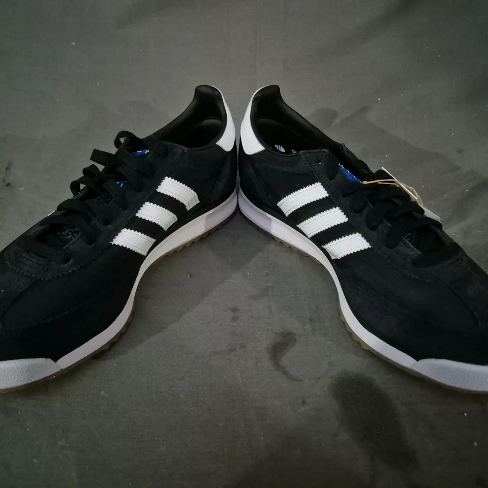 BOXED PAIR OF ADIDAS SL 72 RS SHOES IN BLACK/WHITE UK SIZE 10