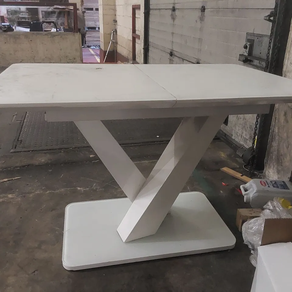 DESIGNER CONTEMPORARY EXTENDING DINING TABLE