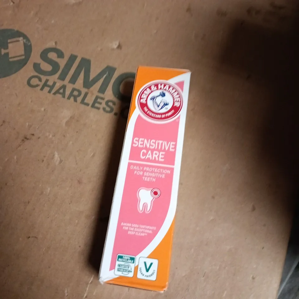 APPROXIMATELY 15  ASSORTED COSMETIC ITEMS INCLUDING NUMOYA GOBRUSH PRO , ARM & HAMMER SENSITIVE CARE TOOTHBRUSH AND MUSEUM WAX 
