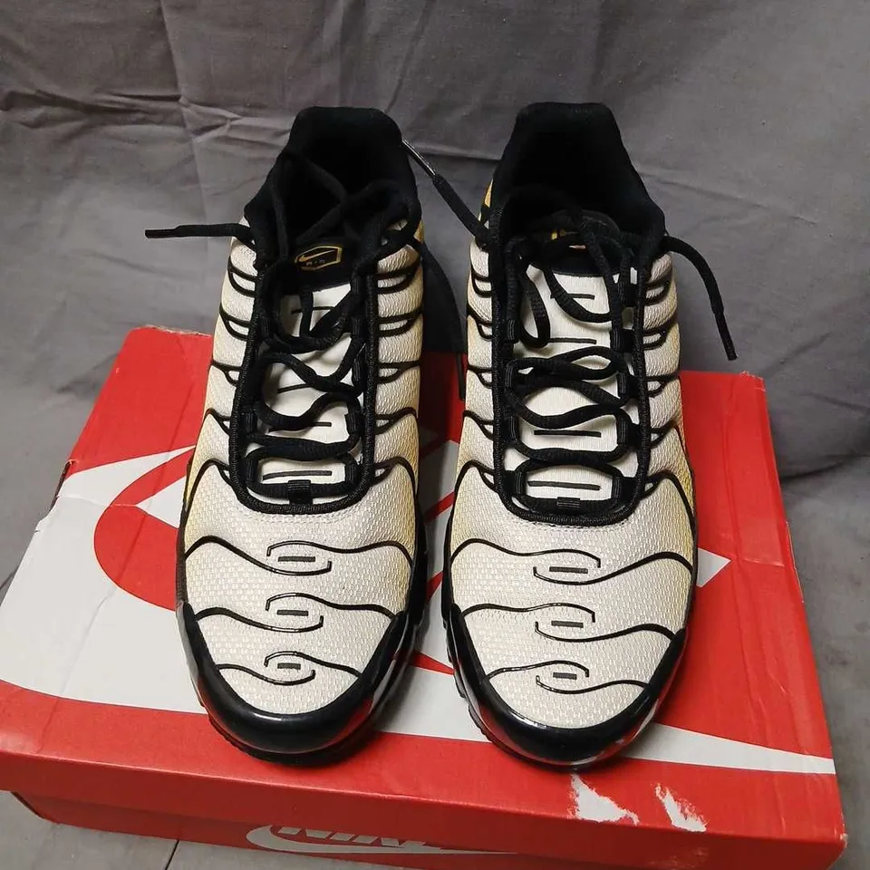 NIKE AIR MAX PLUS SNEAKERS – UK 9 (EU 44)