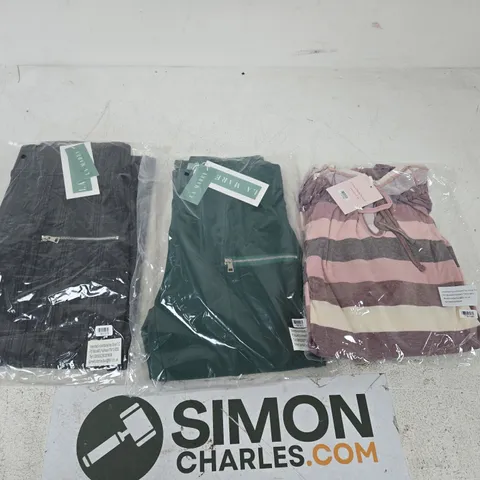 ASSORTED WOMEN'S CLOTHING – 3 PACKAGED GARMENTS WITH TAGS (IN BAGS) WOMEN'S CLOTHING BUNDLE – APROX 10 ITEMS TO INCLUDE CLOTHING ITEMS JUMPERS , TOPS AND DRESSES 