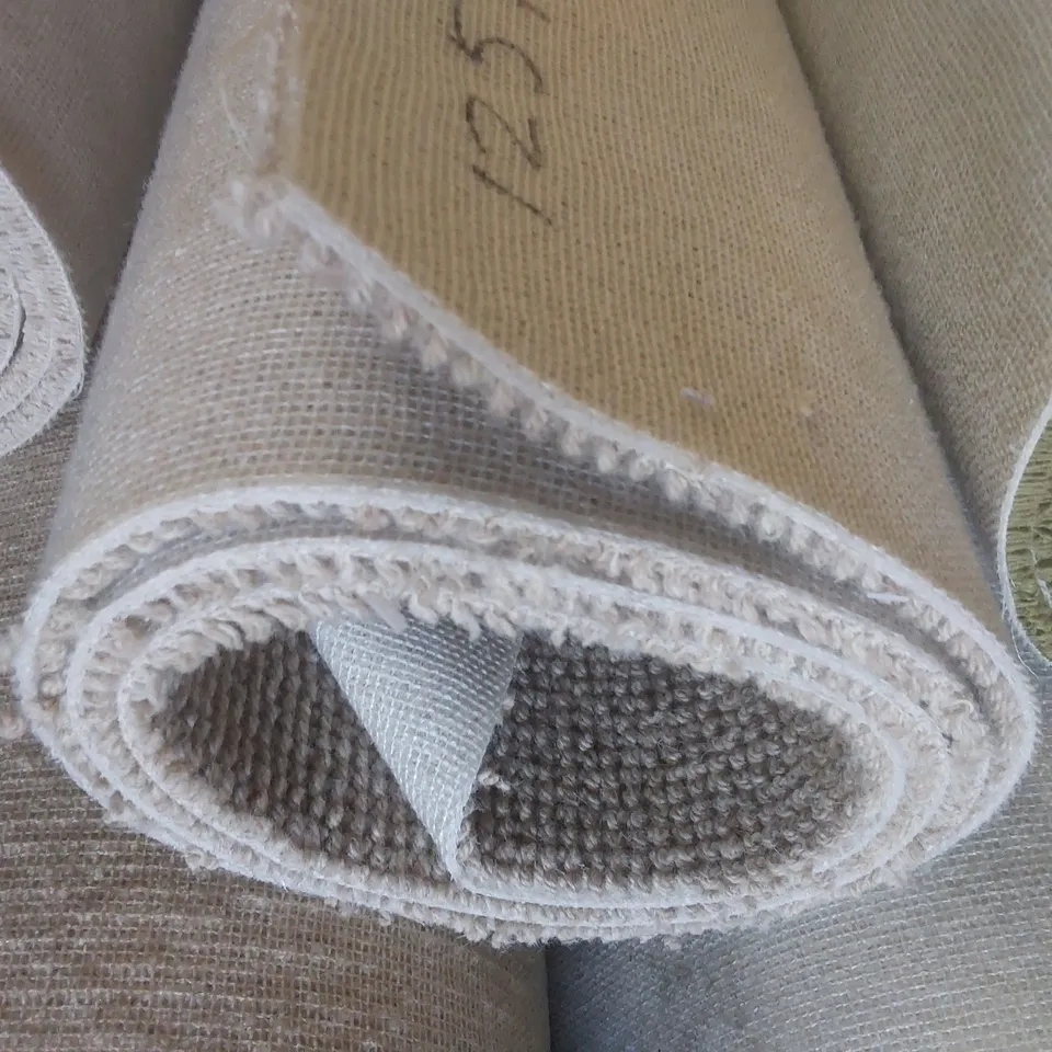 ROLL OF QUALITY BEACHCOMBER DUNE BARNACLE CARPET - APPROXIMATELY 5 x 2.8m