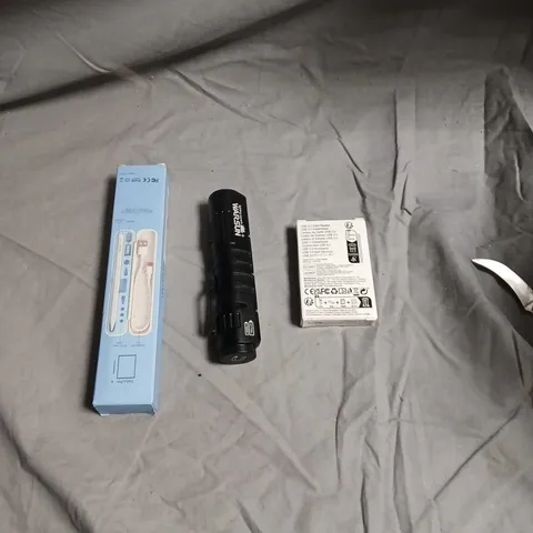 BOX OF APPROXIMATELY 8 ASSORTED ELECTRICAL ITEMS INCLUDING STYLUS PEN , WARSUN FLASHLIGHT 