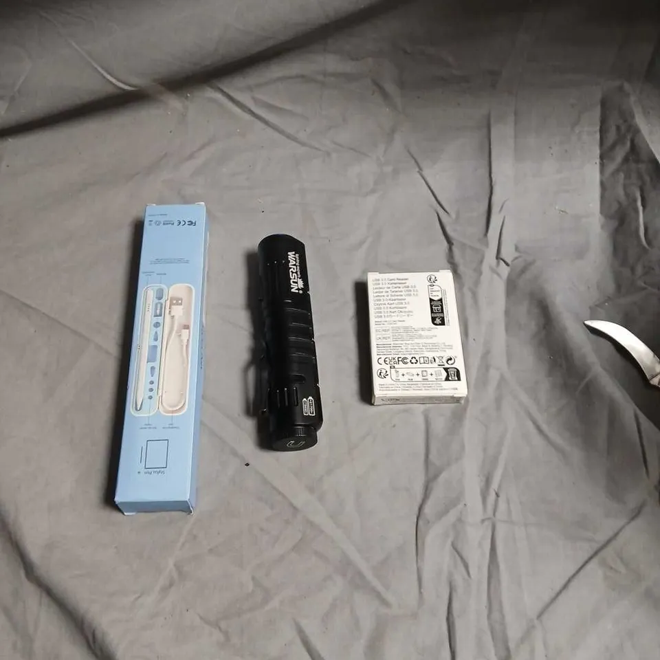 BOX OF APPROXIMATELY 8 ASSORTED ELECTRICAL ITEMS INCLUDING STYLUS PEN , WARSUN FLASHLIGHT 