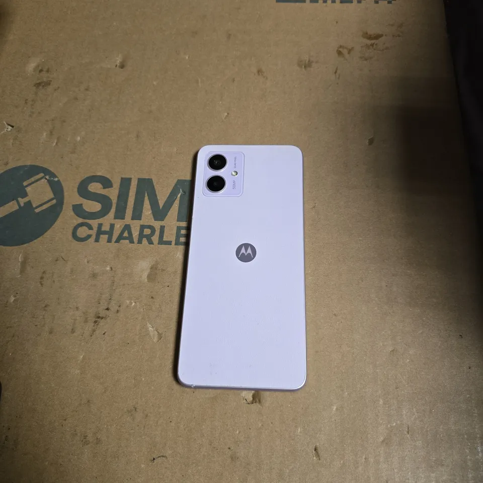 MOTOROLA  SMARTPHONE – CRACKED SCREEN 