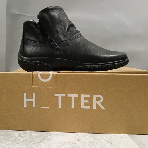 BOXED PAIR OF HOTTER MURMUR SIDE-ZIP SHOES IN BLACK SIZE UK 4
