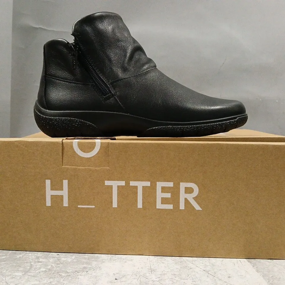BOXED PAIR OF HOTTER MURMUR SIDE-ZIP SHOES IN BLACK SIZE UK 4