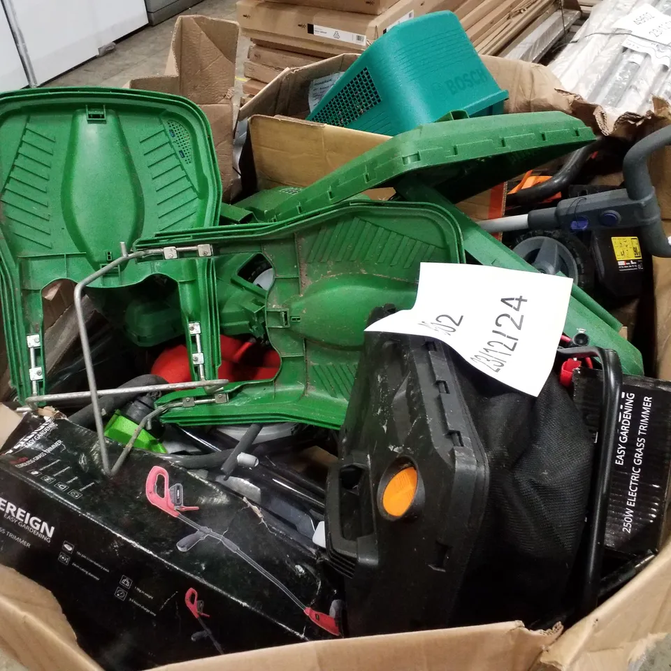 PALLET CONTAINING ASSORTED LAWNMOWERS & PARTS