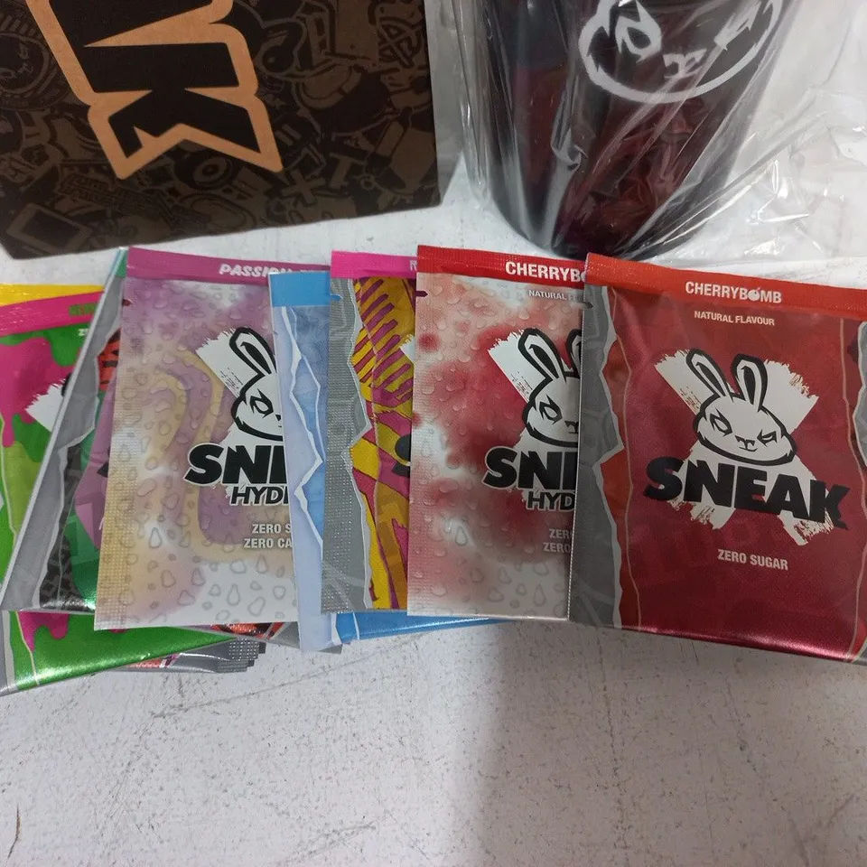 SNEAK DRINKS CONTAINER WITH REHYDRATION SACHETS