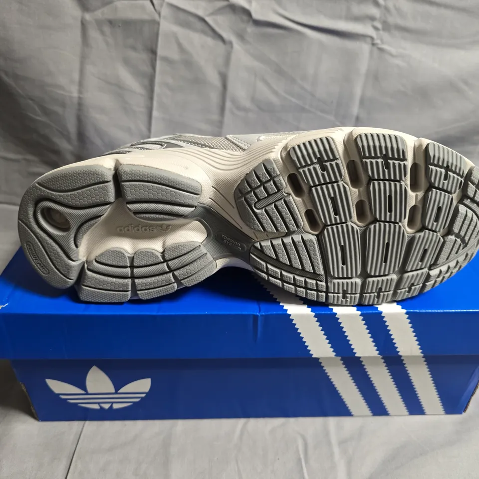 BOXD PAIR OF ADIDAS ASTIR TRAINERS - UK SIZE 5 - WOMENS