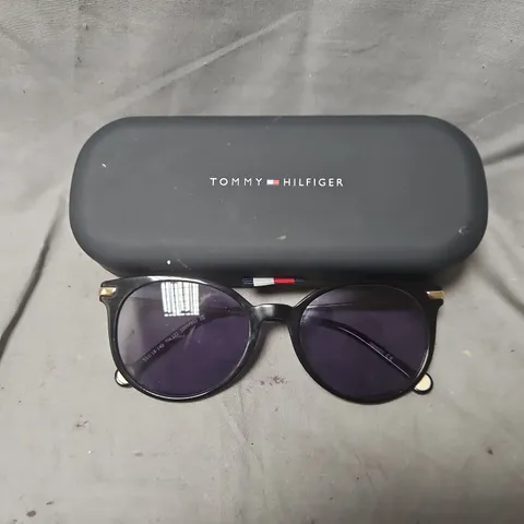 TOMMY HILFIGER SUNGLASSES TH 122 – BLACK FRAME, PURPLE LENSES