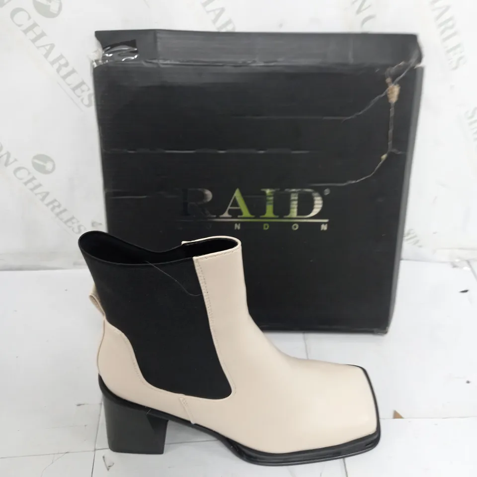 BOXED PAIR OF SLIP ON BLOCK HEEL BOOTS CREAM SIZE UK 6 