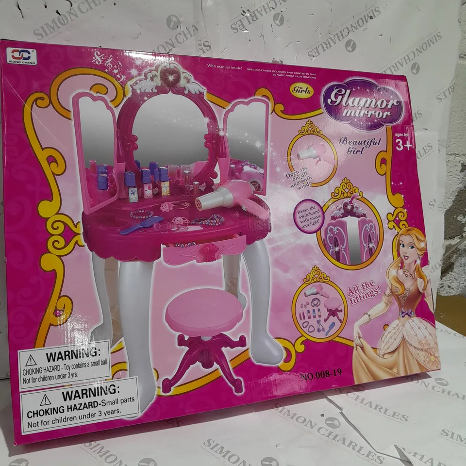BOXED GLAMOR MIRROR LIGHT AND MUSIC PINK TOY 