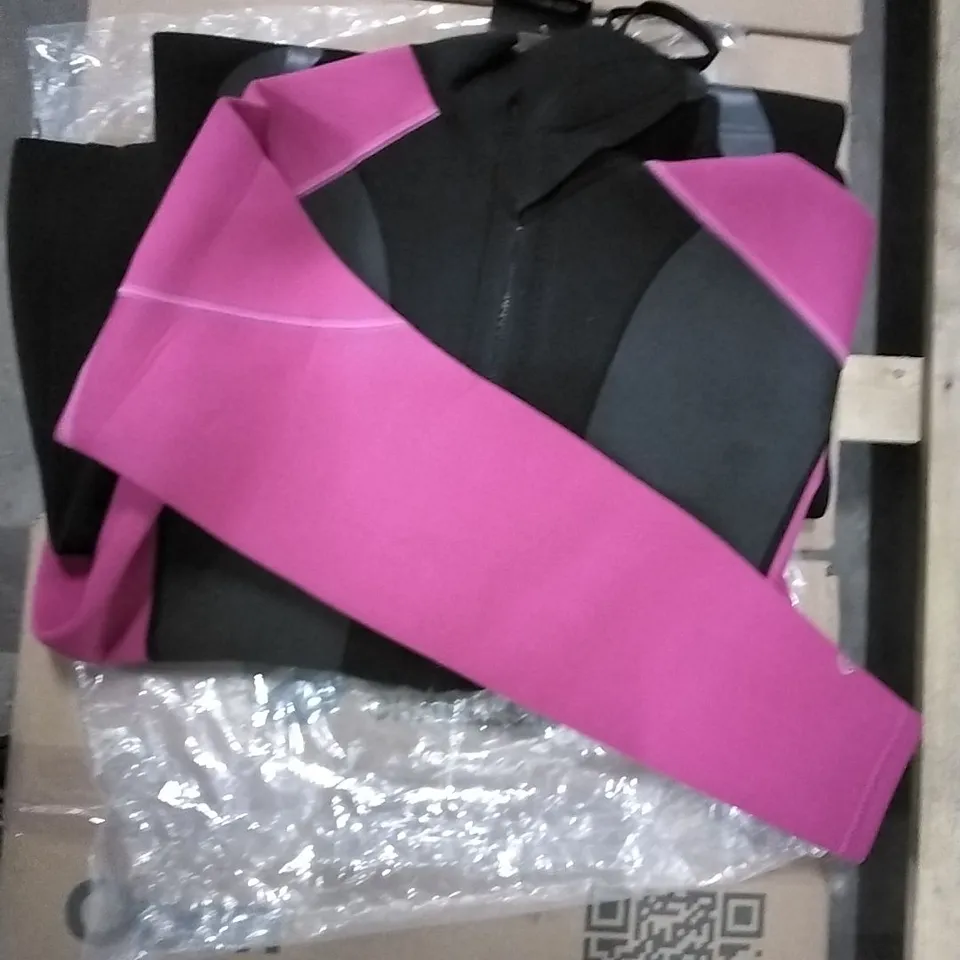 AONYIYI FULL LENGTH WET SUIT IN PINK - SIZE: XXXL (NOT BAGGED)