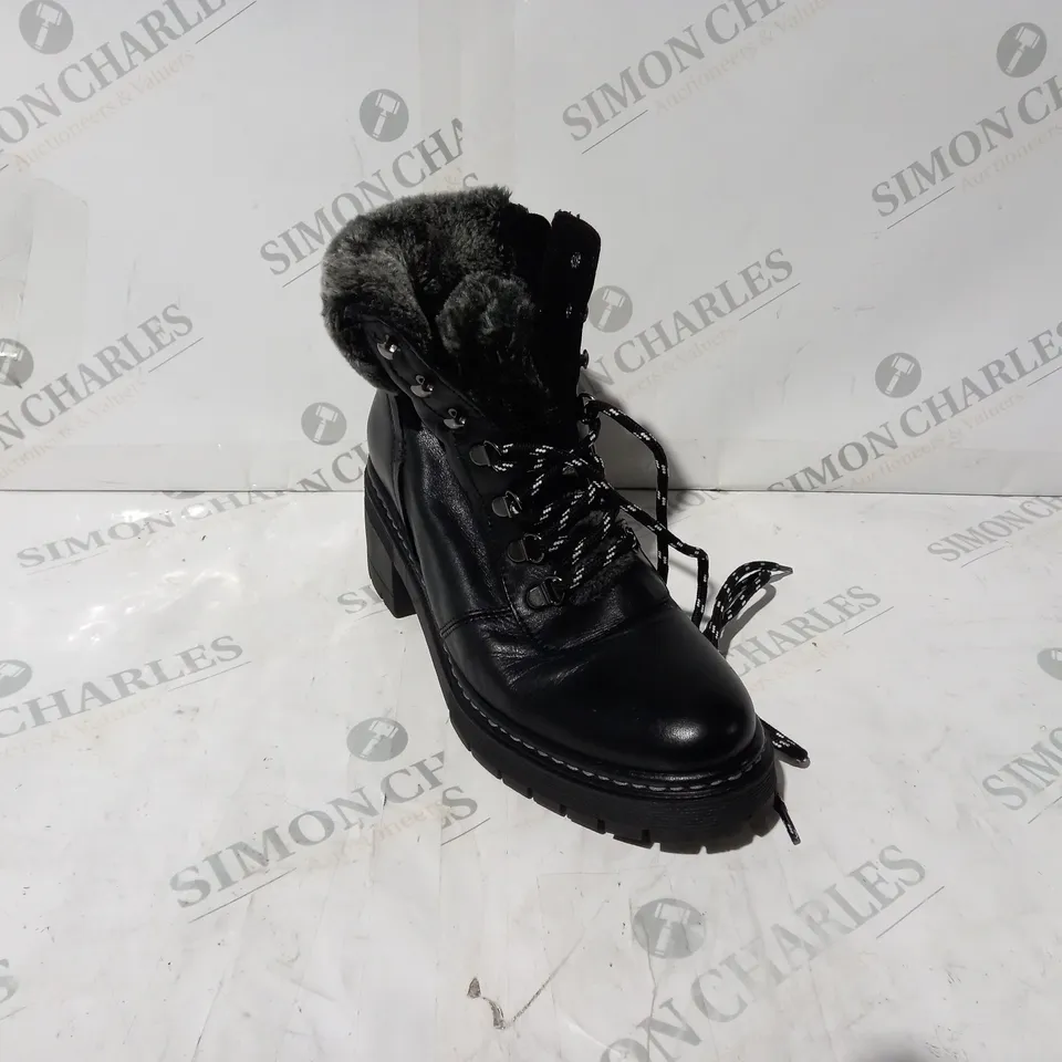 PAIR OF MODA IN PELLE CHALOTT LEATHER HIKING BOOTS IN BLACK UK SIZE 5