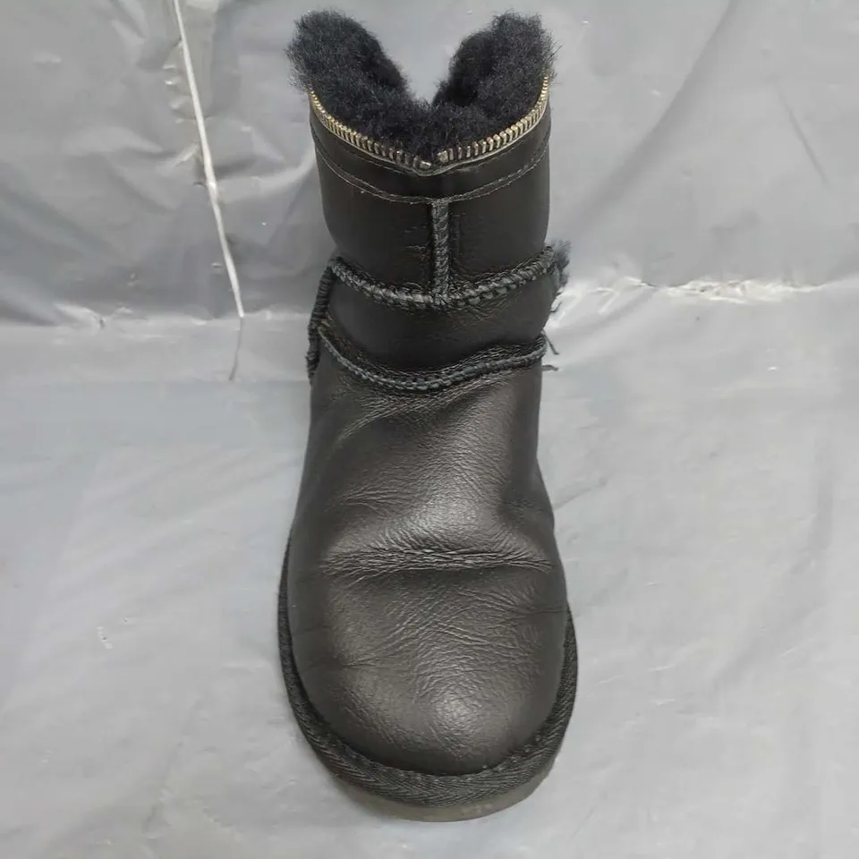 EMU FLEECE LINED BLACK WATER RESISTANT ANKLE BOOTS SIZE 7