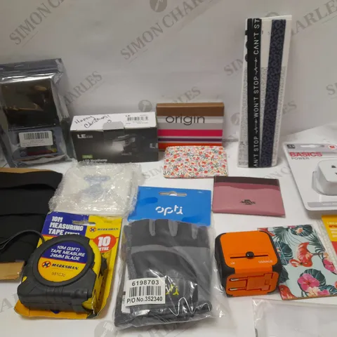 LOT OF ASSORTED HOUSEHOLD ITEMS TO INCLUDE WALLETS/PURSES, LED LIGHTS AND PLUG ADAPTERS