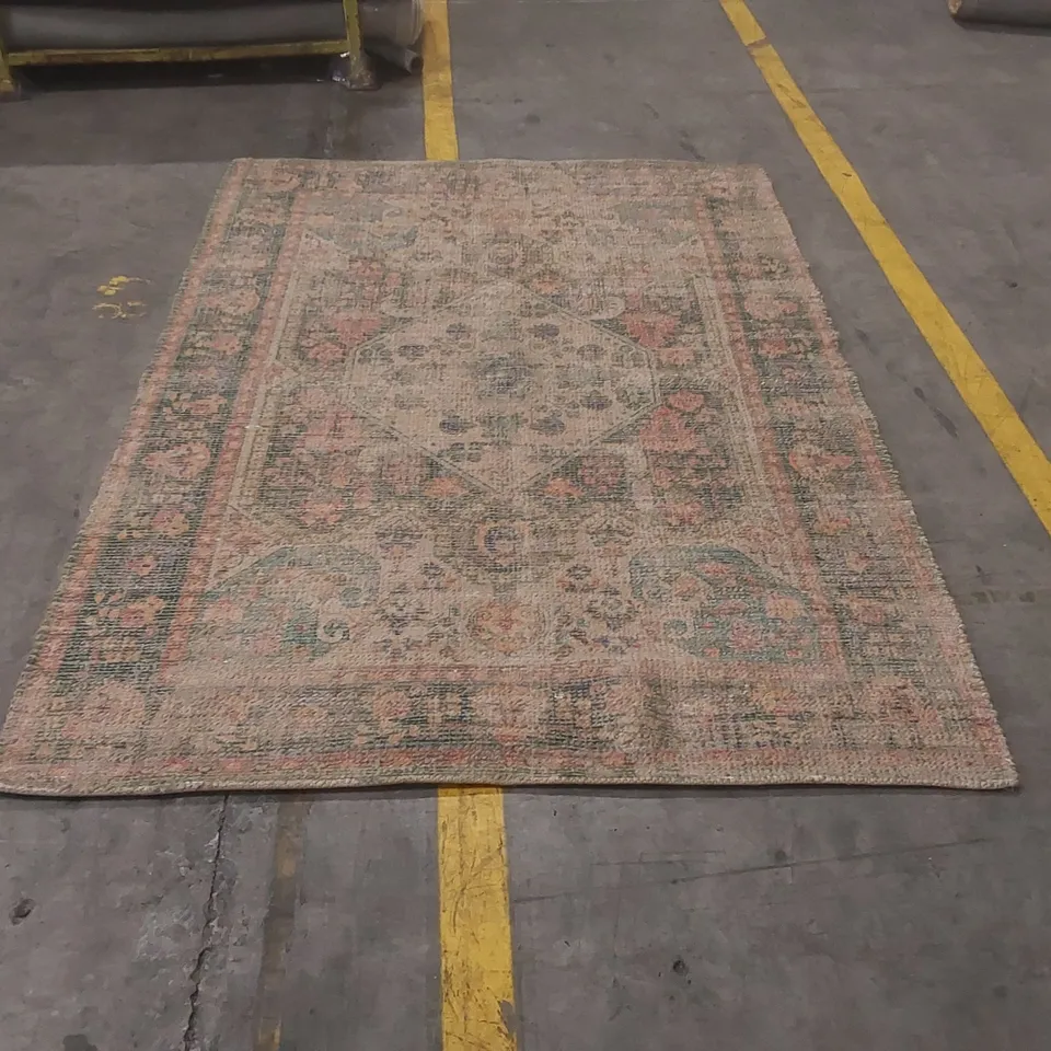QUALITY DESIGNER PATTERED RUG - APPROXIMATELY 227 x 163cm