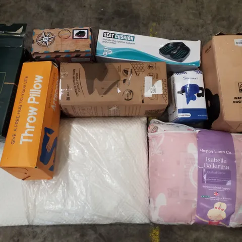 PALLET CONTAINING ASSORTED PILLOWS & CUSHIONS