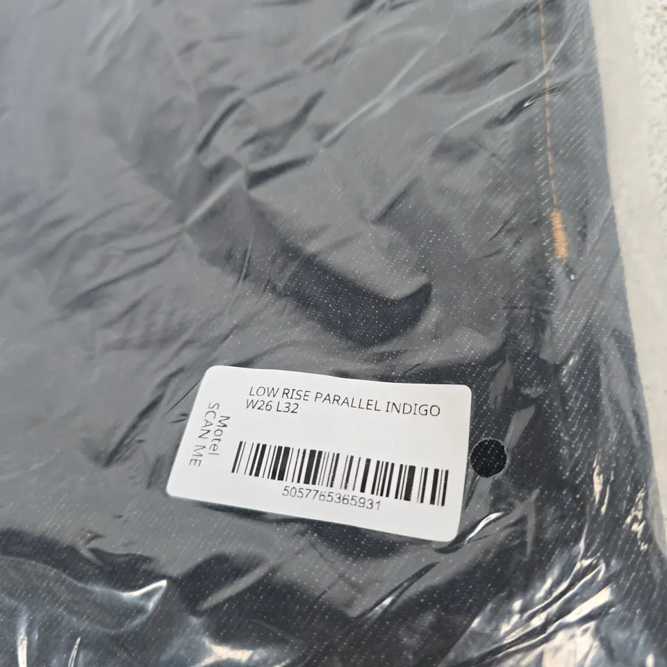 Motel Low Rise Parallel Indigo Jeans, W26 L32 (UK 8) – Brand New in Pack