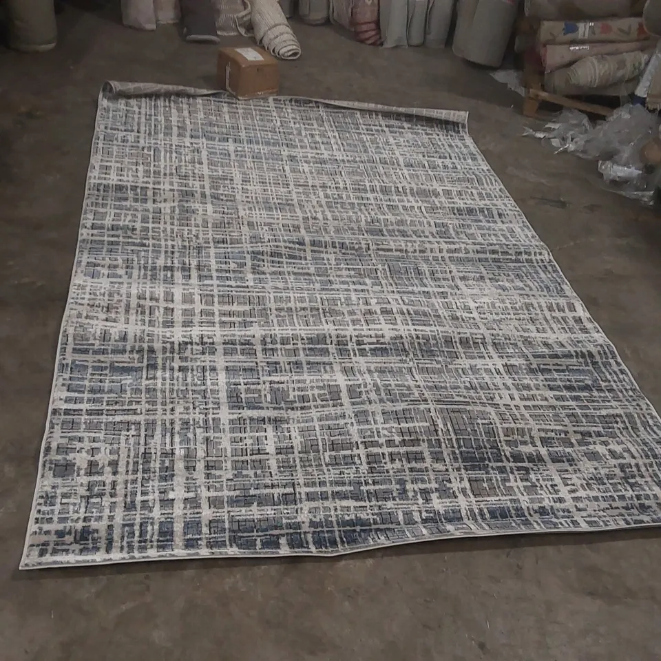 QUALITY DESIGNER PATTERNED RUG - APPROXIMATELY 285 x 200cm