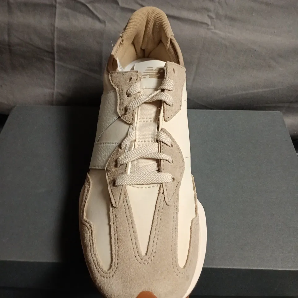 BOXED PAIR OF NEW BALANCE TRAINERS - UK 43