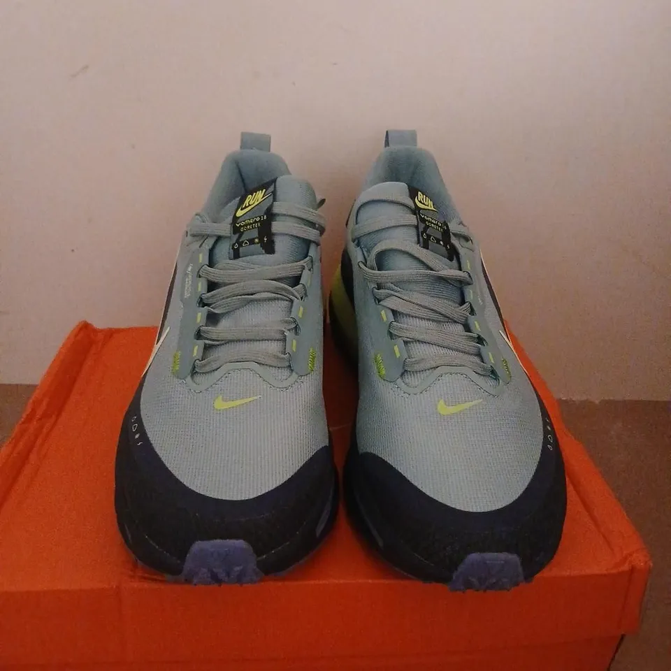 NIKE VOMERO 18 GTX RUNNING SHOES – UK 8, LIGHT BLUE/GRAY WITH NEON YELLOWS