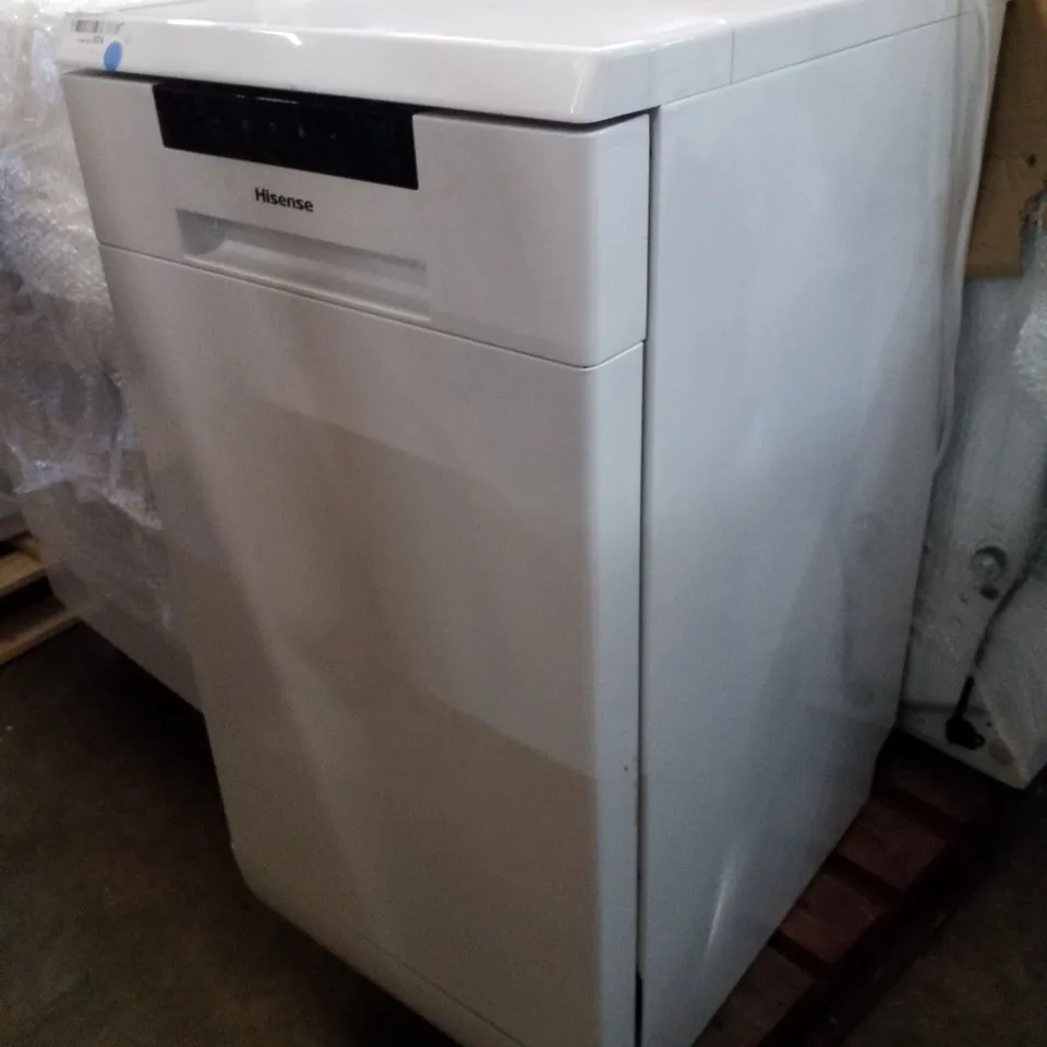 HISENSE SLIMLINE FREESTANDING 10 PLACES DISHWASHER IN WHITE - UNPROCESSED RAW RETURN