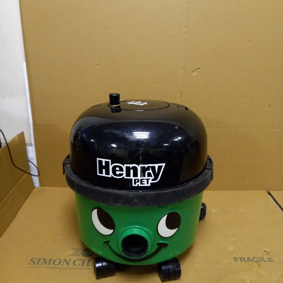 HENRY PET PET200 BAGGED CYLINDER VACUUM