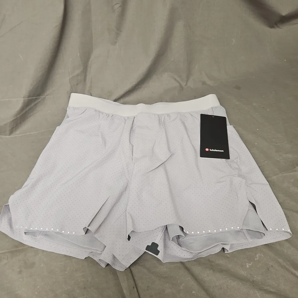 LULULEMON FAST AND FREE RUNNING SHORT 5" LINED IN SILVER DROP SIZE L