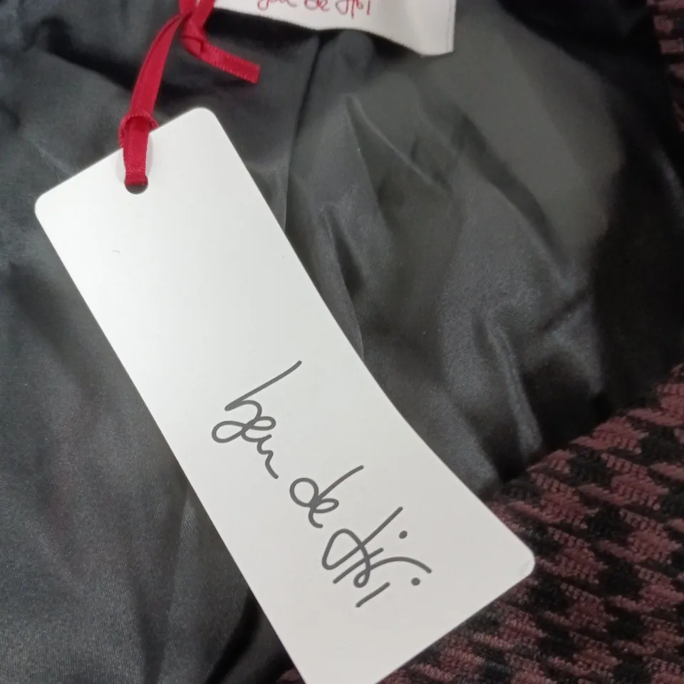 WOMEN'S BROWN HOUNDSTOOTH COAT – WITH RED TAG (UK 16) 