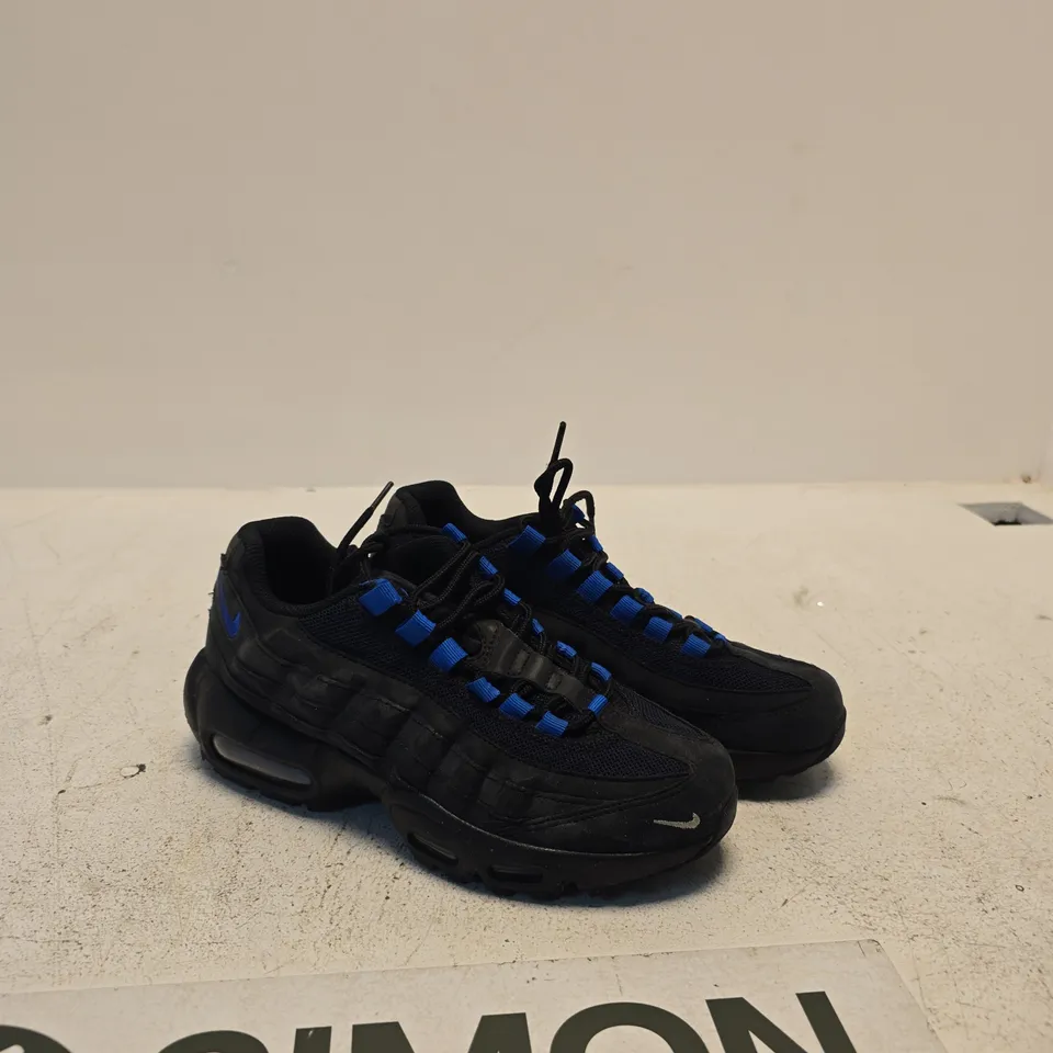 NIKE BLACK RUNNER SHOES – UK 5
