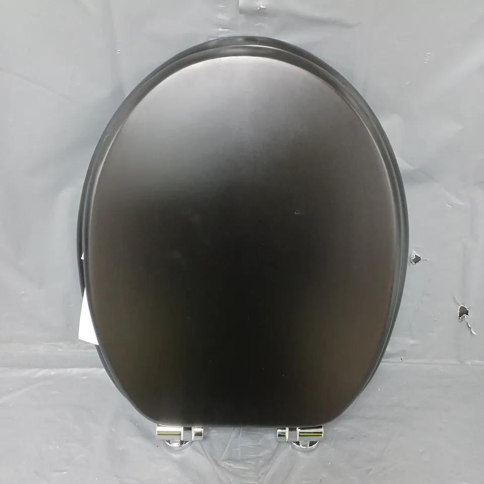 BOXED HOME SLOW CLOSE WOOD TOILET SEAT 