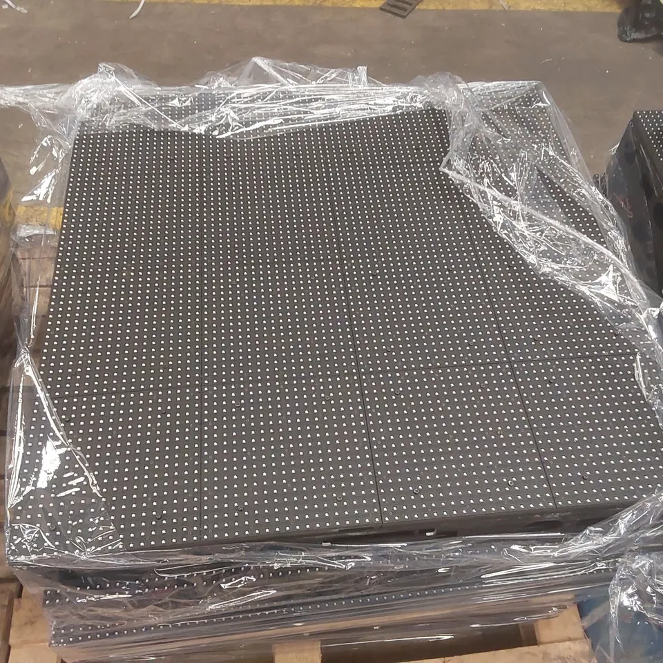 PALLET CONTAINING APPROXIMATELY 6x LED LIGHT PANELS