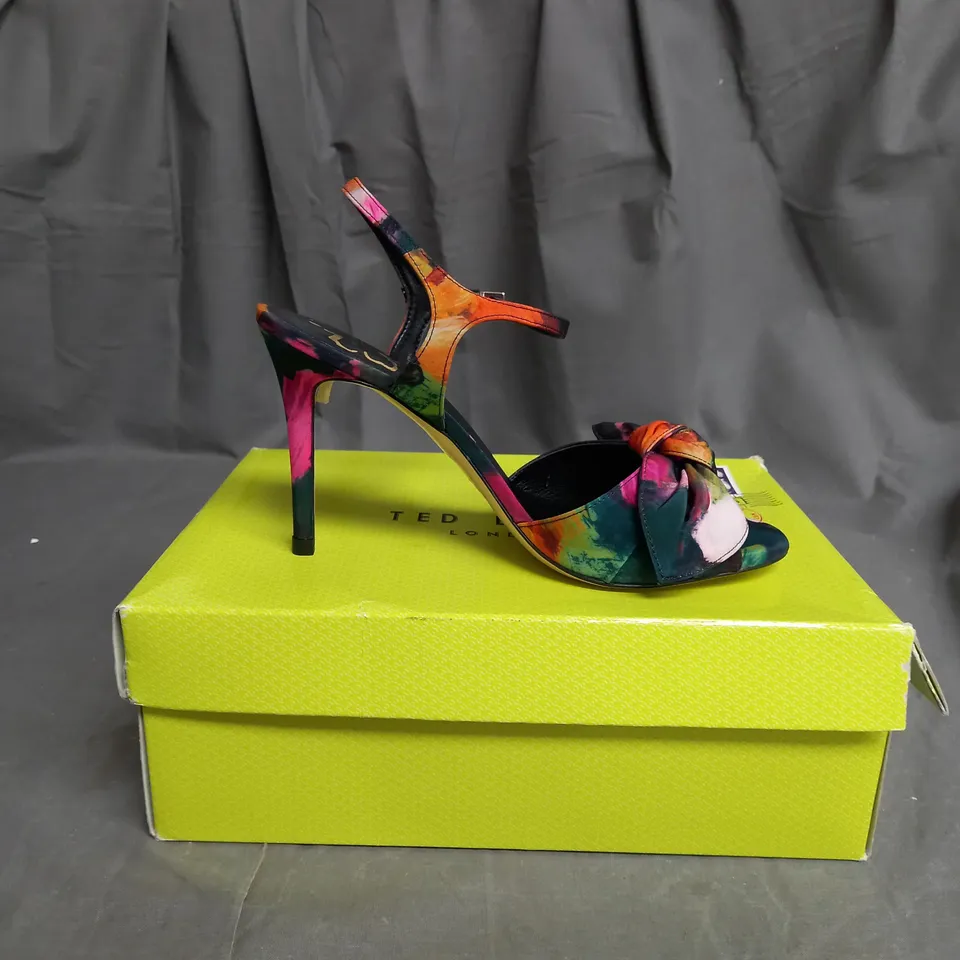 BOXED PAIR OF TED BAKER LONDON ART PRINT HEELED BOW SANDALS SIZE 6