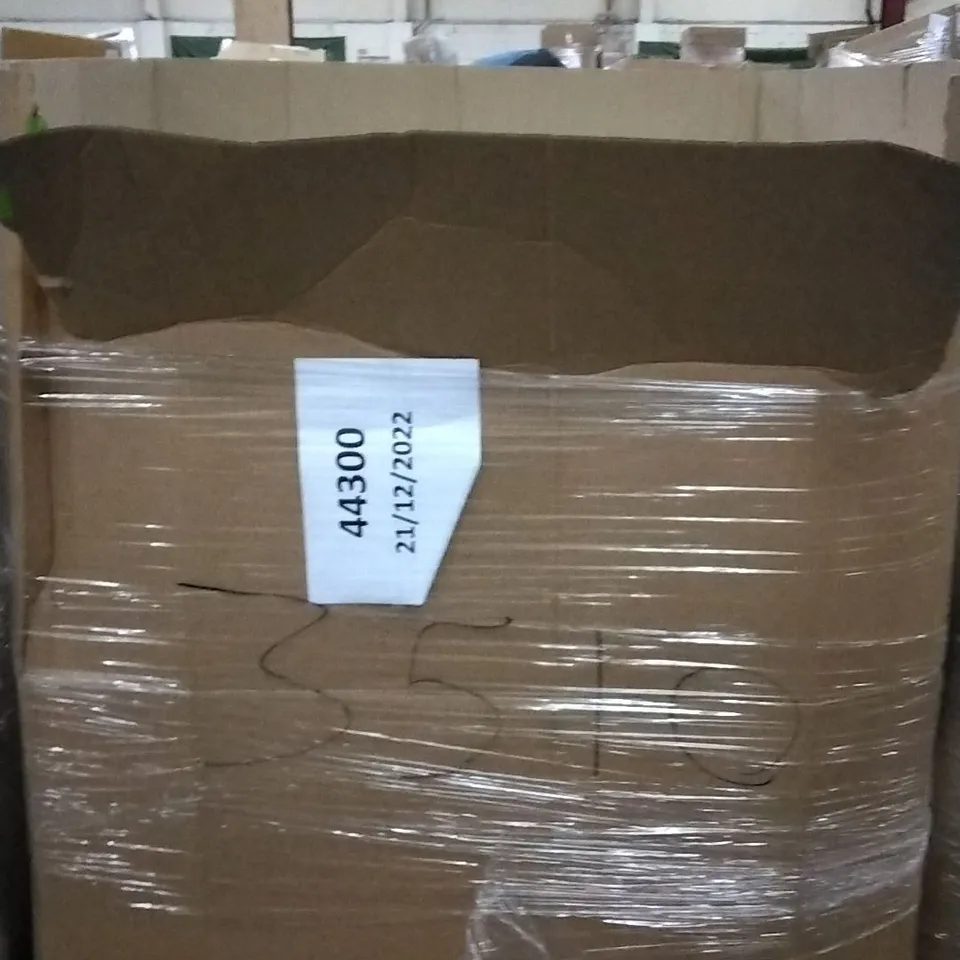 PALLET OF ASSORTED ITEMS INCLUDING SILENTNIGHT LUXURY DUVET, SLUMBERDOWN ANTI ALLERGY DOUBLE DUVET, EDS LUXURY PILLOW, BEAN BAGS