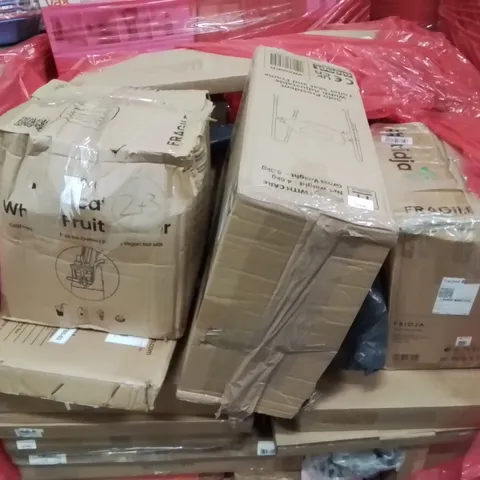 PALLET CONTAINING VARIOUS ASSORTED BOXED HOUSEHOLD ITEMS TO INCLUDE: TOILET SEAT AID, JUICER,  AND LOTS MORE UNMARKED BOXED ITEMS 
