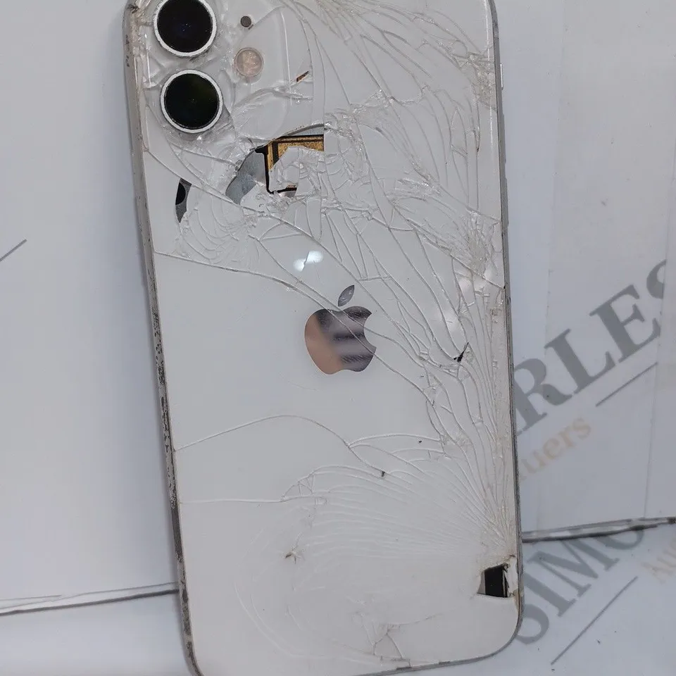 APPLE IPHONE 11 SMARTPHONE IN WHITE