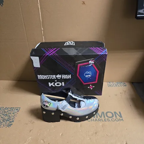 KOI MONSTER HIGH SAI MARY JANES VOLTAGE EDITION - SILVER - UK SIZE 3 
