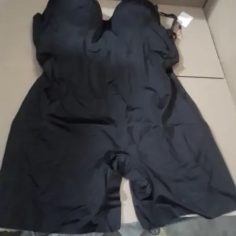 BOXED BRAND NEW APPROXIMATELY 15 MAGISCULPT BLACK BODY SUIT SIZE 42D
