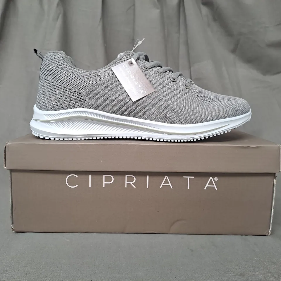 BOXED PAIR OF CIPRIATA LEONA TRAINERS IN GREY W. SPARKLE EFFECT SIZE 6