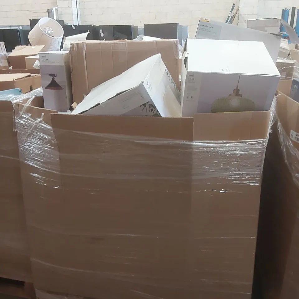 PALLET CONTAINING A VERY LARGE QUANTITY OF ASSORTED DESIGNER LIGHTING PRODUCTS TO INCLUDE: TABLE LAMP, CEILING LIGHTS, WALL LIGHT ECT