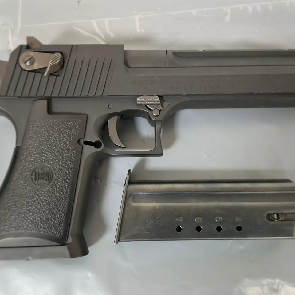 BOXED HUDSON IMI DESERT EAGLE SEMIAUTOMATIC PLASTIC MODEL GUN