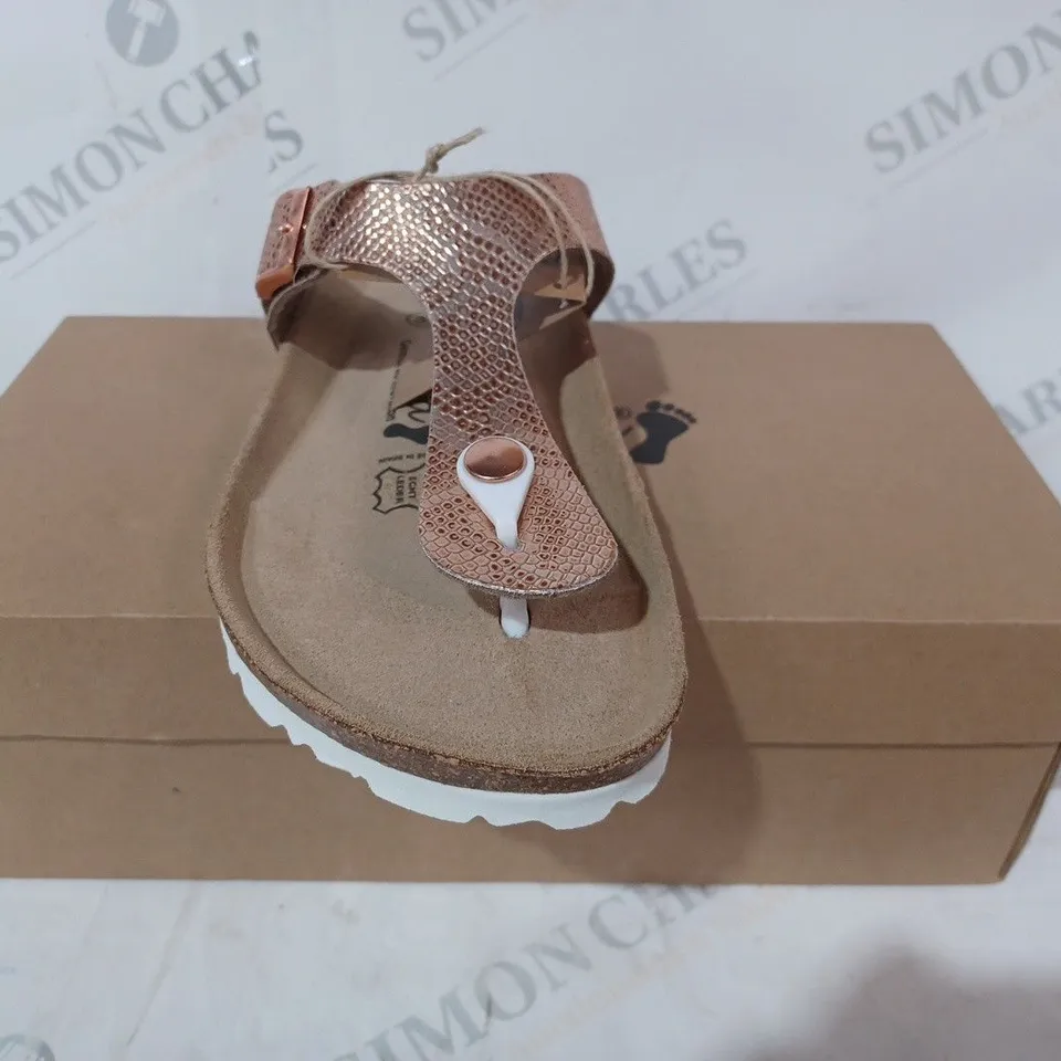 BOXED PAIR OF BONOVA IBIZA T-STRAP SANDALS IN ROSE COLOUR SIZE 4