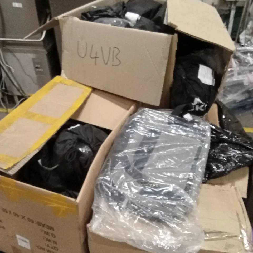 PALLET OF ASSORTED HOUSEHOLD GOODS AND PRODUCTS TO INCLUDE; SPORTS HELMETS, LAPTOP BAGS, FURNITURE ETC