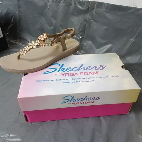 BOXED PAIR OF YOGA FOAM SKECHERS SANDALS UK SIZE 6