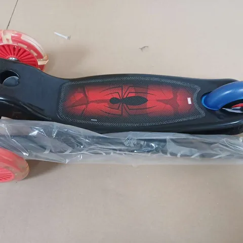 SPIDERMAN TILT N TURN - LIGHT UP WHEELS