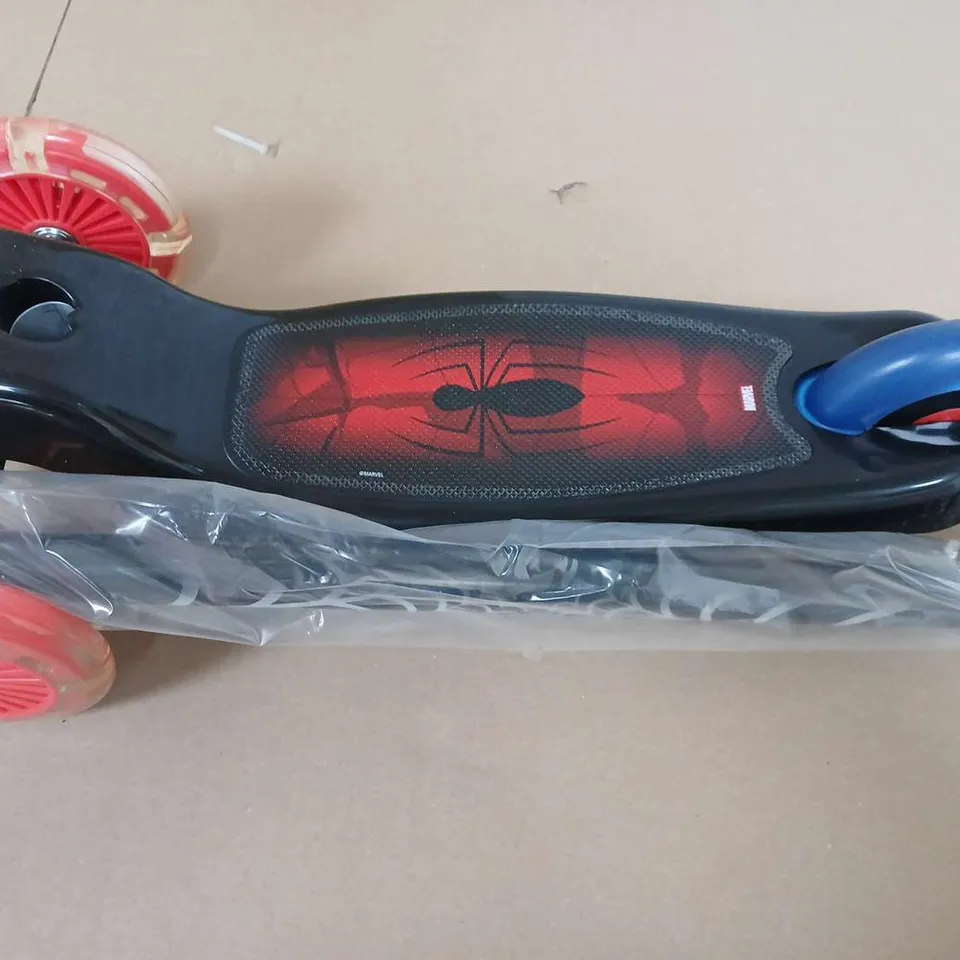 SPIDERMAN TILT N TURN - LIGHT UP WHEELS