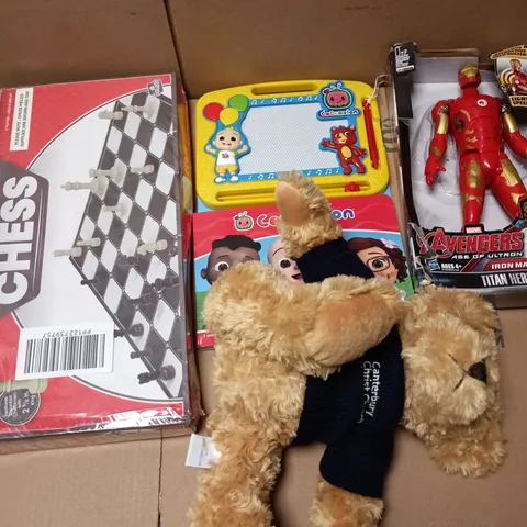 APPROXIMATELY 20 ASSORTED TOYS, GAMES, GIFTS AND NOVELTIES TO INCLUDE CLASSIC CHESS, MARVEL AVENGERS IRON MAN FIGURE, COCOMELON READ & DOODLE, ETC - COLLECTION ONLY
